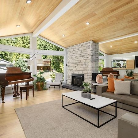 Beautiful Villa With Heated Pool Hot Tub By Forest North Vancouver Exteriör bild
