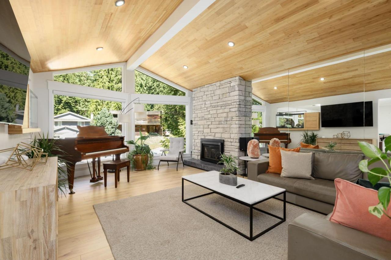 Beautiful Villa With Heated Pool Hot Tub By Forest North Vancouver Exteriör bild