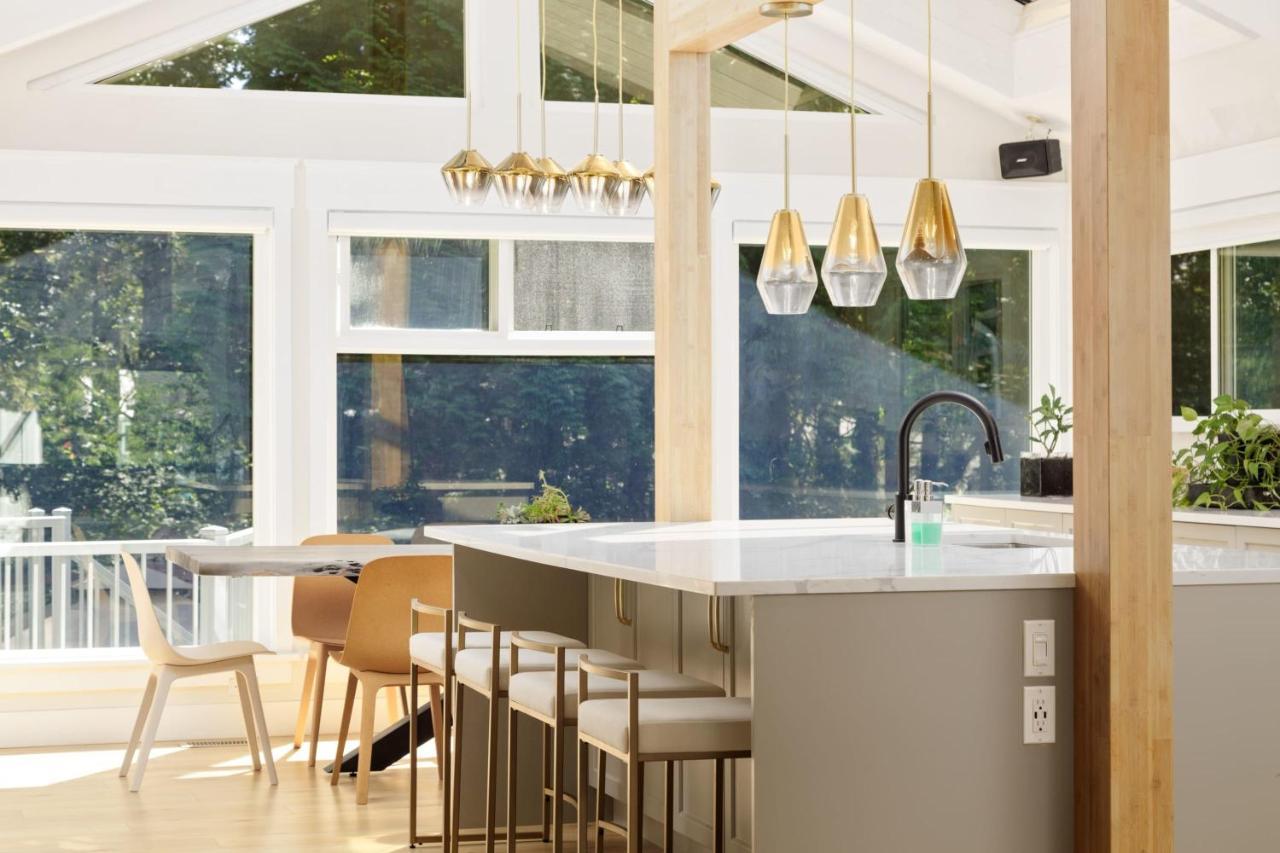 Beautiful Villa With Heated Pool Hot Tub By Forest North Vancouver Exteriör bild