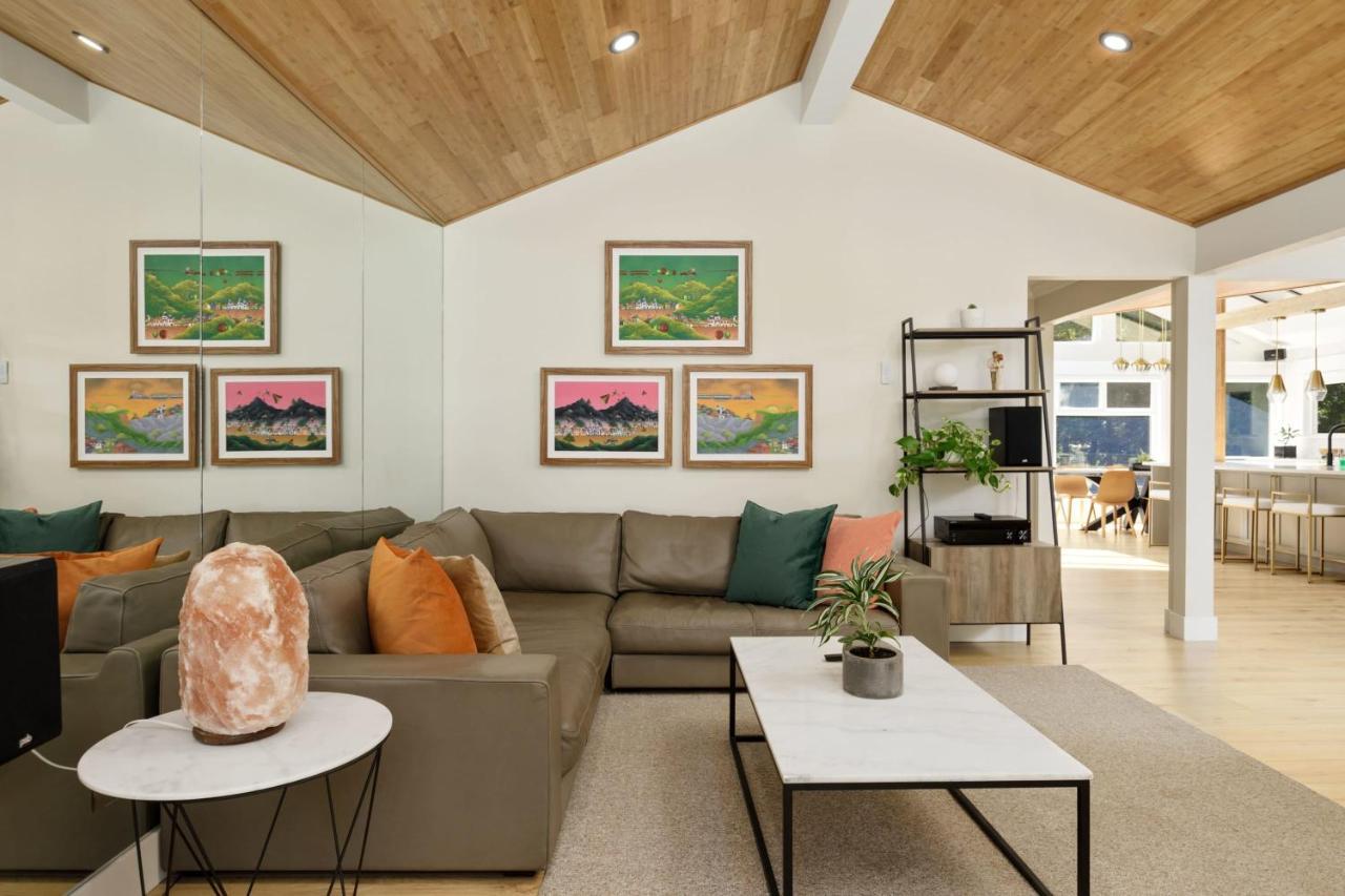 Beautiful Villa With Heated Pool Hot Tub By Forest North Vancouver Exteriör bild