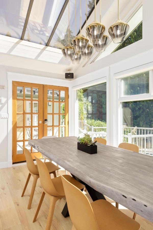 Beautiful Villa With Heated Pool Hot Tub By Forest North Vancouver Exteriör bild