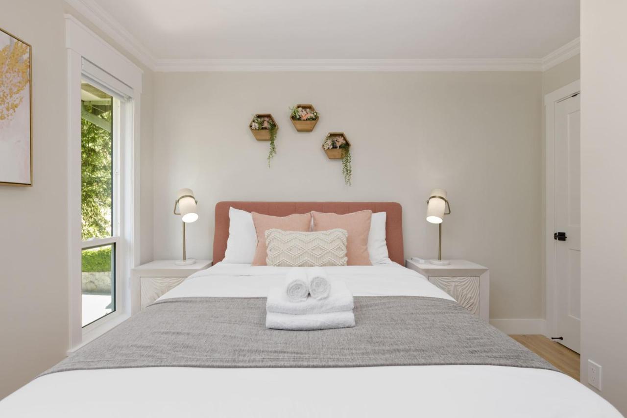 Beautiful Villa With Heated Pool Hot Tub By Forest North Vancouver Exteriör bild