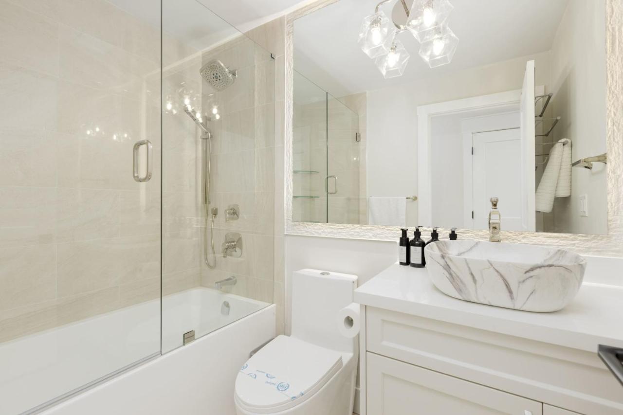 Beautiful Villa With Heated Pool Hot Tub By Forest North Vancouver Exteriör bild