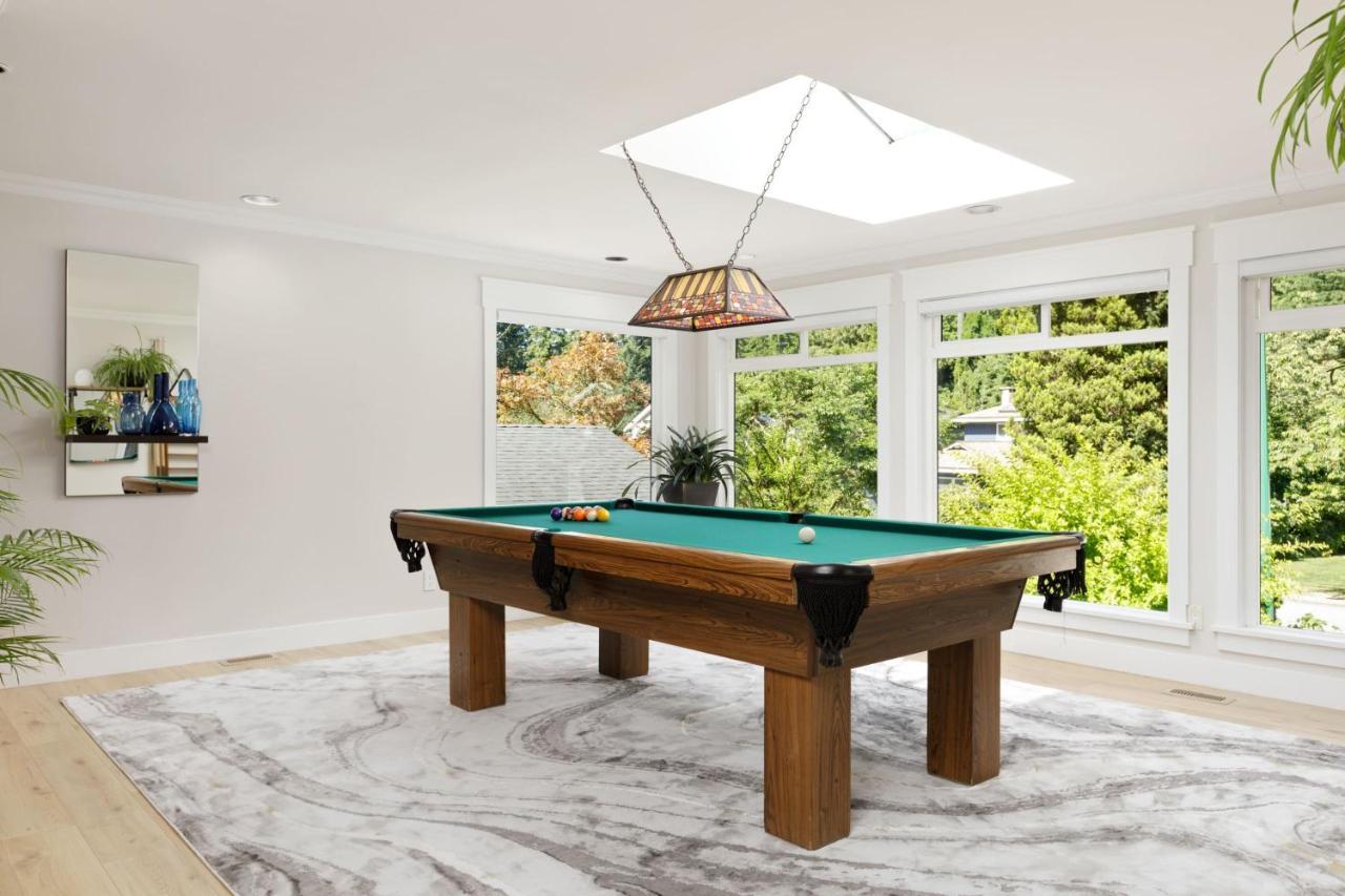 Beautiful Villa With Heated Pool Hot Tub By Forest North Vancouver Exteriör bild