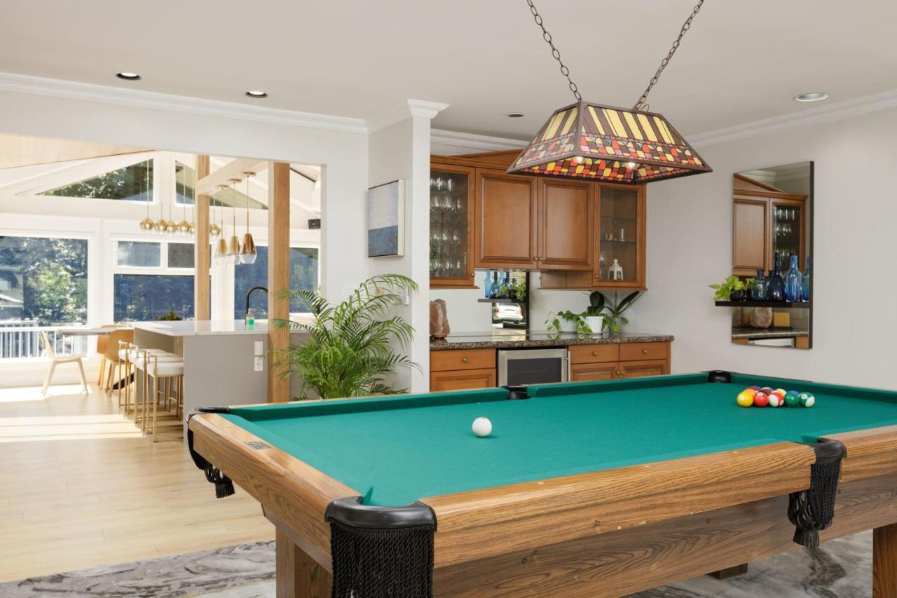Beautiful Villa With Heated Pool Hot Tub By Forest North Vancouver Exteriör bild