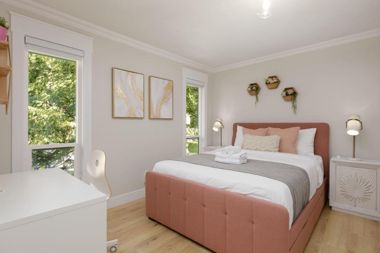 Beautiful Villa With Heated Pool Hot Tub By Forest North Vancouver Exteriör bild