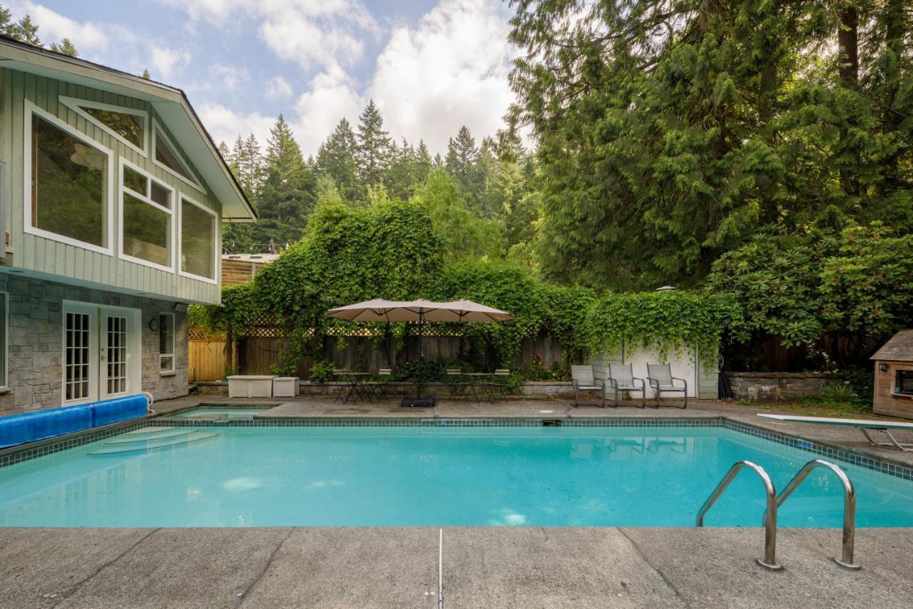 Beautiful Villa With Heated Pool Hot Tub By Forest North Vancouver Exteriör bild
