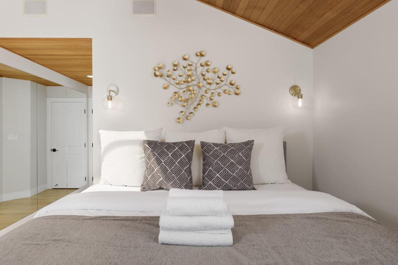 Beautiful Villa With Heated Pool Hot Tub By Forest North Vancouver Exteriör bild