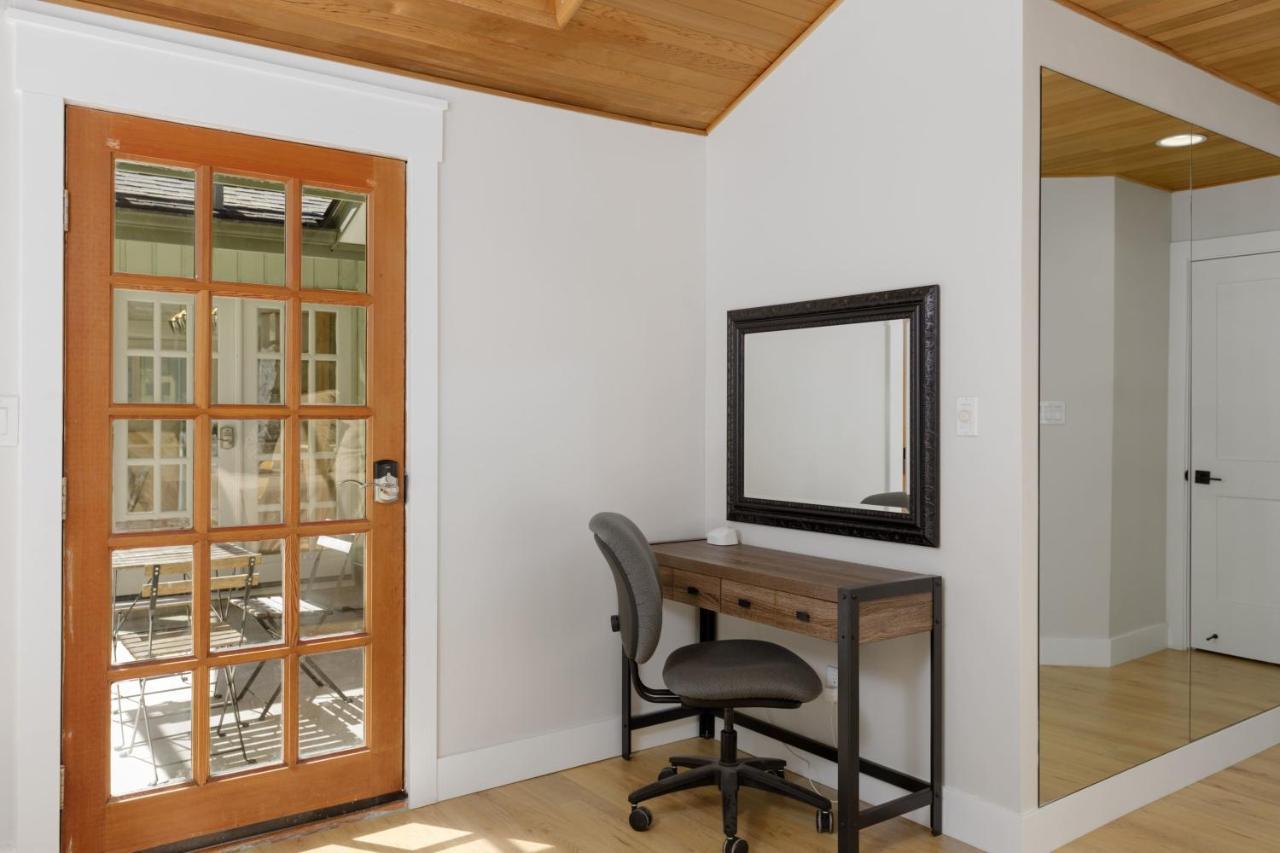 Beautiful Villa With Heated Pool Hot Tub By Forest North Vancouver Exteriör bild