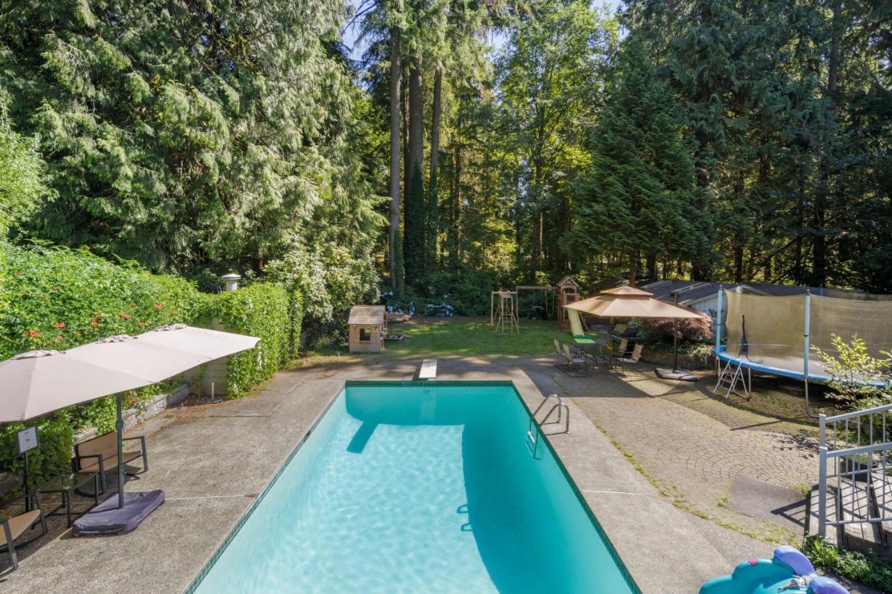 Beautiful Villa With Heated Pool Hot Tub By Forest North Vancouver Exteriör bild