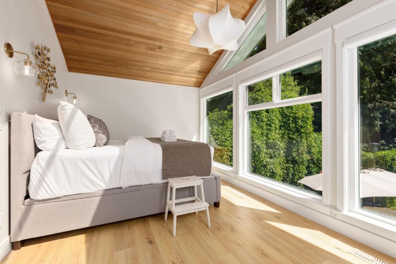Beautiful Villa With Heated Pool Hot Tub By Forest North Vancouver Exteriör bild