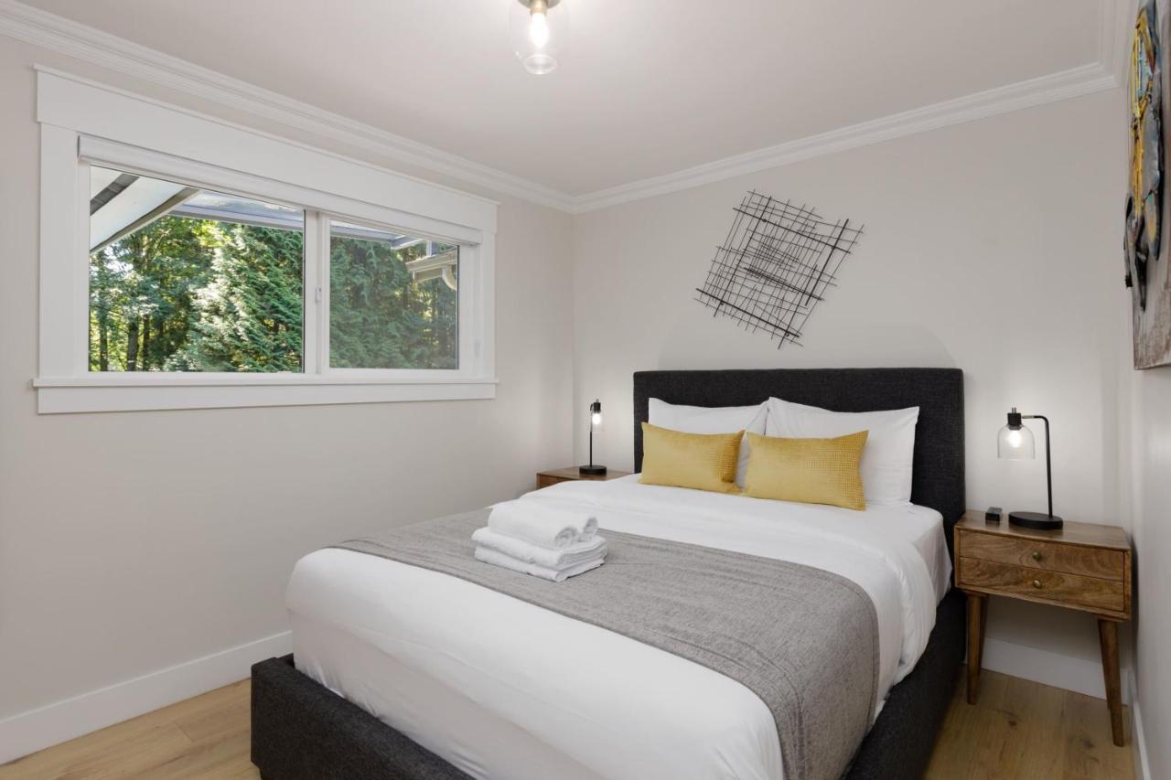 Beautiful Villa With Heated Pool Hot Tub By Forest North Vancouver Exteriör bild